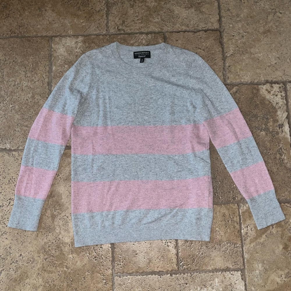 BANANA REPUBLIC grey and pink crewneck sweater with fine Itallian yarn size M
